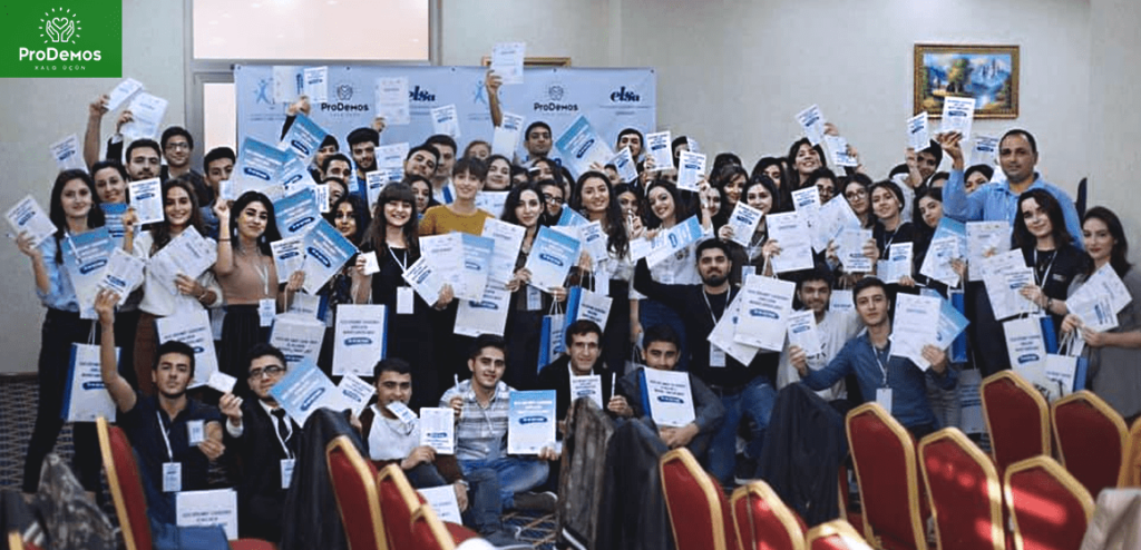 Aciq hokumet sahesinde genclerin maariflendirilmesi movzusunda silsile telimler bas tutub